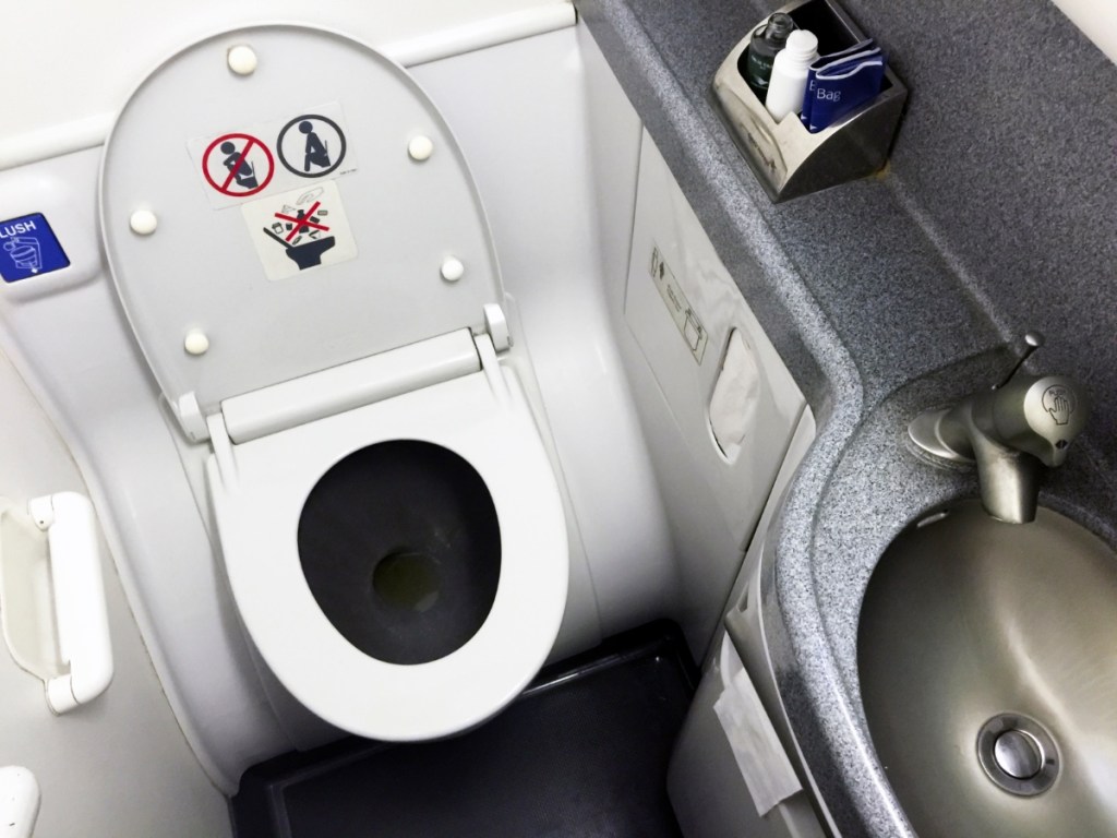 Flugzeugtoilette eines Lufthansa Airbus A 380