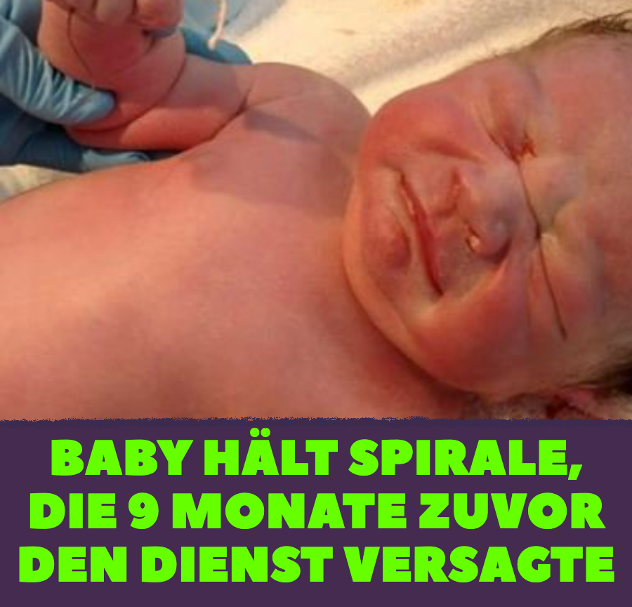 Baby Dexter hält Spirale der Mutter nach Geburt