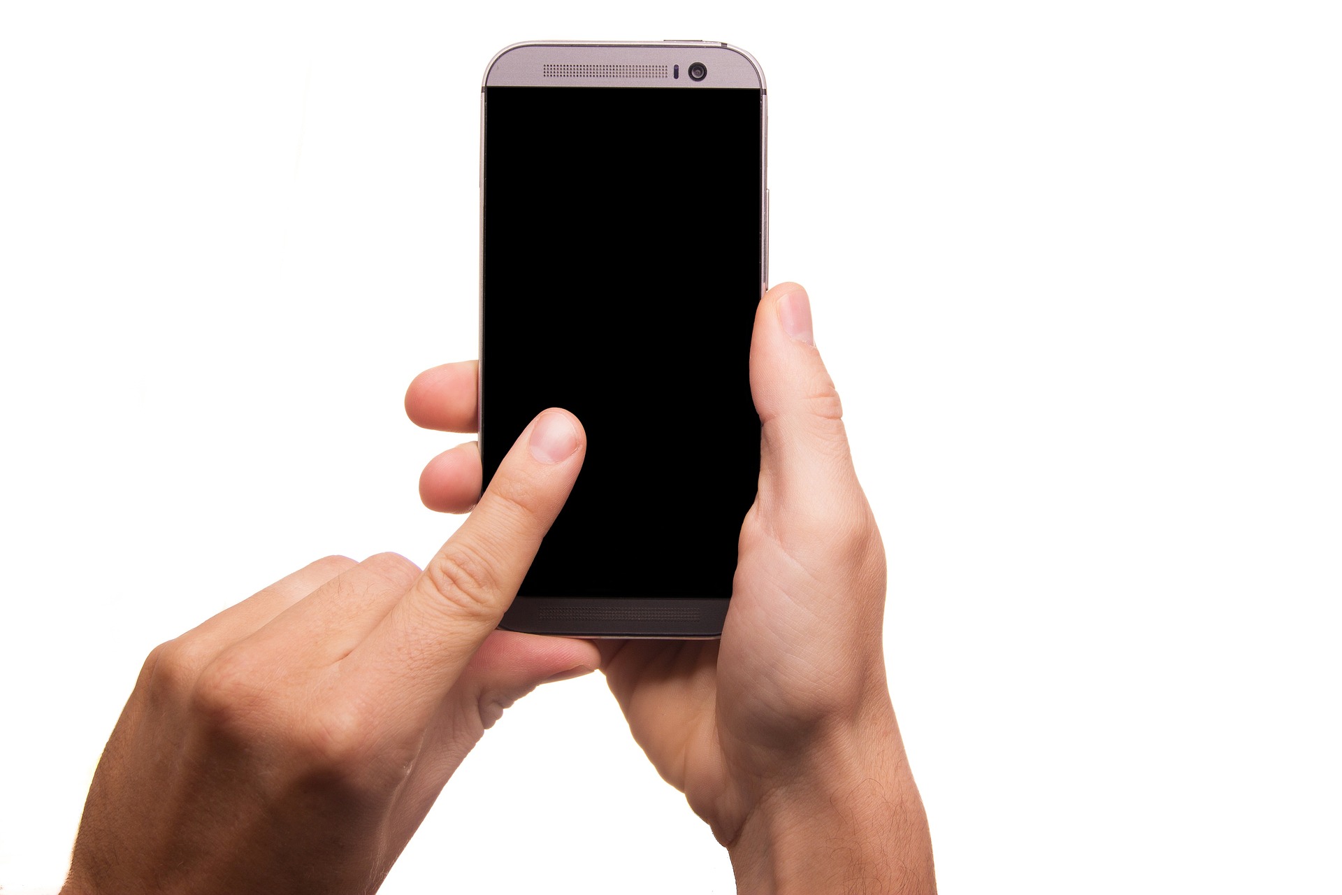 Eine Hand bedient ein Smartphone mit dem Zeigefinger.