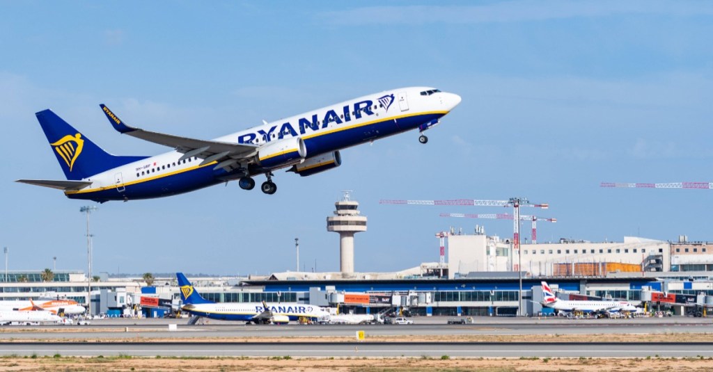 Ryanair-Maschine startet am Flughafen Palma